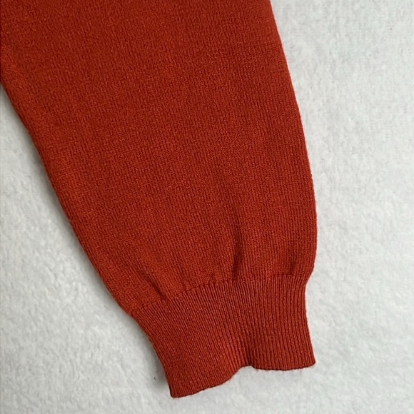 Love Ellie (Stitch Fix) Pullover Sweater Sz XS Rust V-Neck Back Detail NWOT - Picture 6 of 11